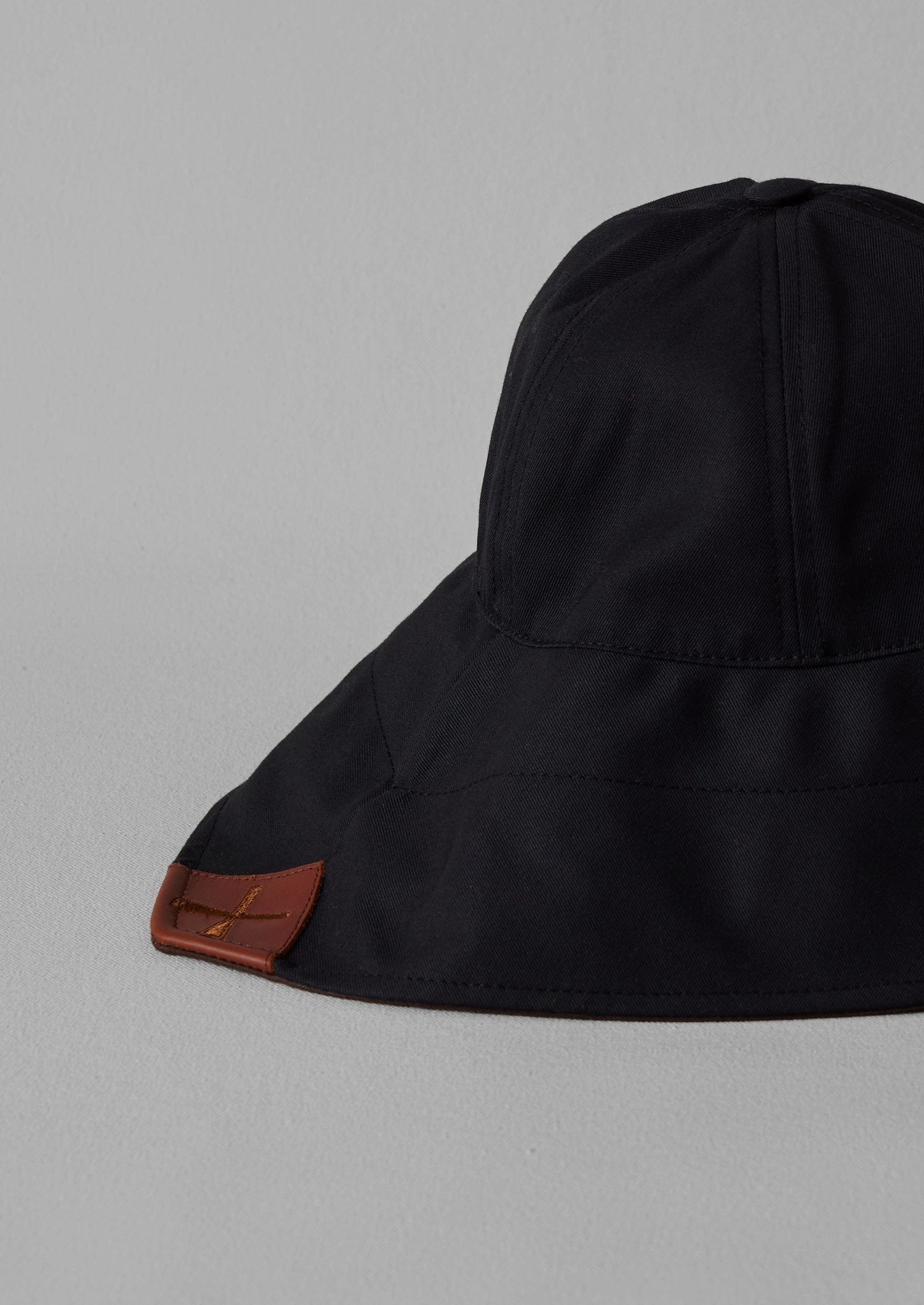 Beton Cire Rain Hat | Black/Brown