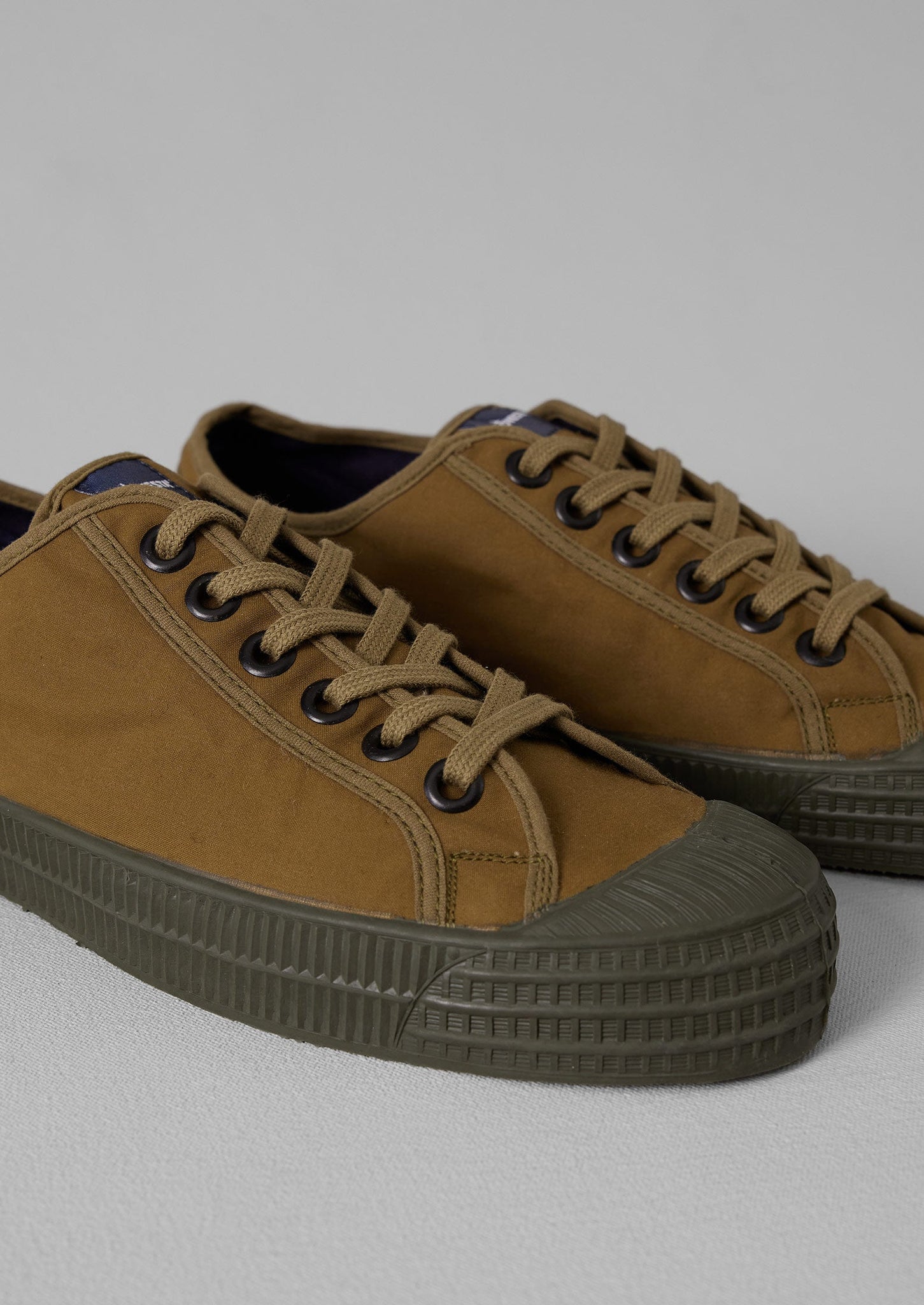 Novesta Star Master Waxed Cotton Trainers | Bark