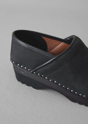 Troentorp Nubuck Closed Clogs | Black