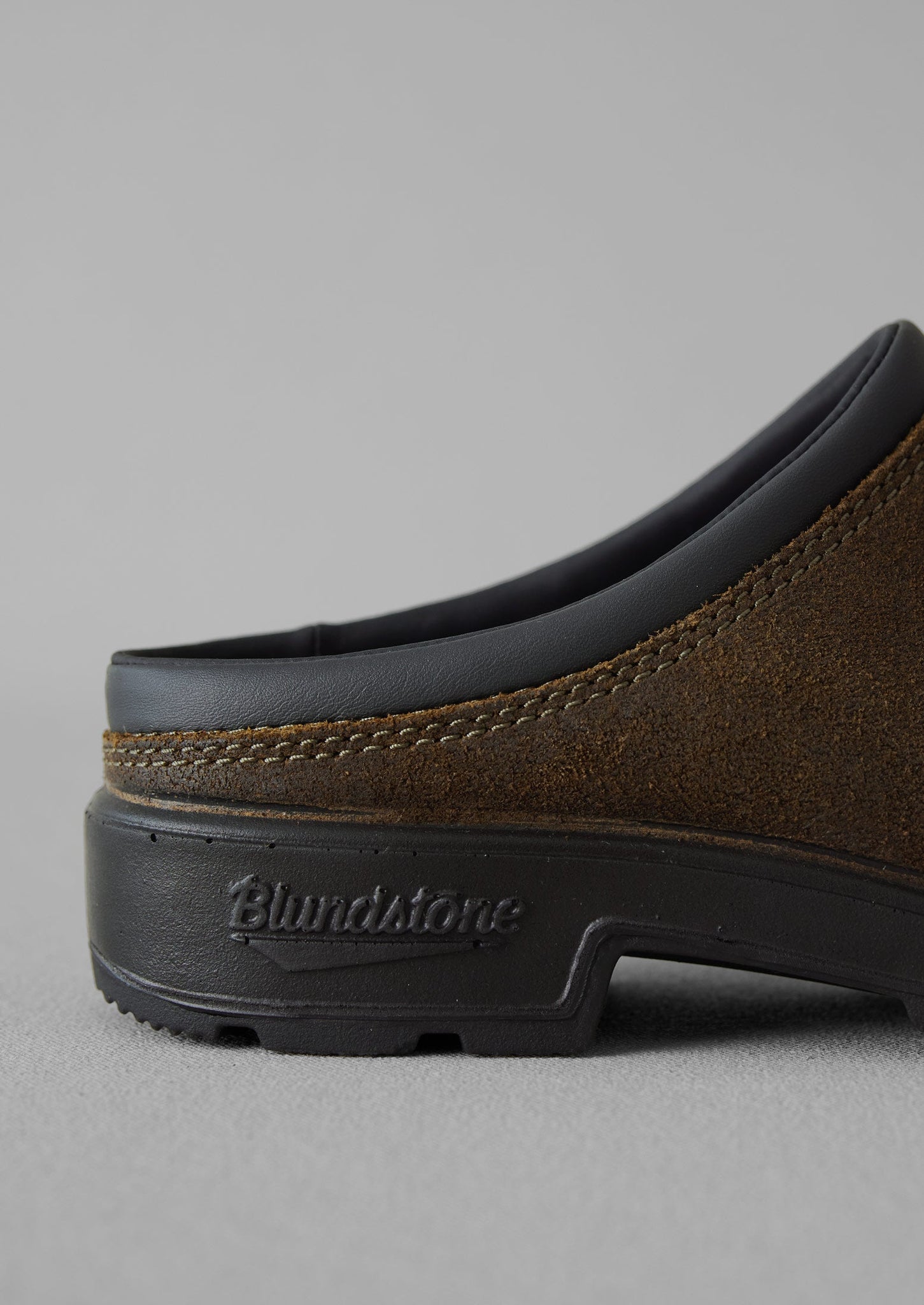 Blundstone Waxed Suede Clogs | Olive