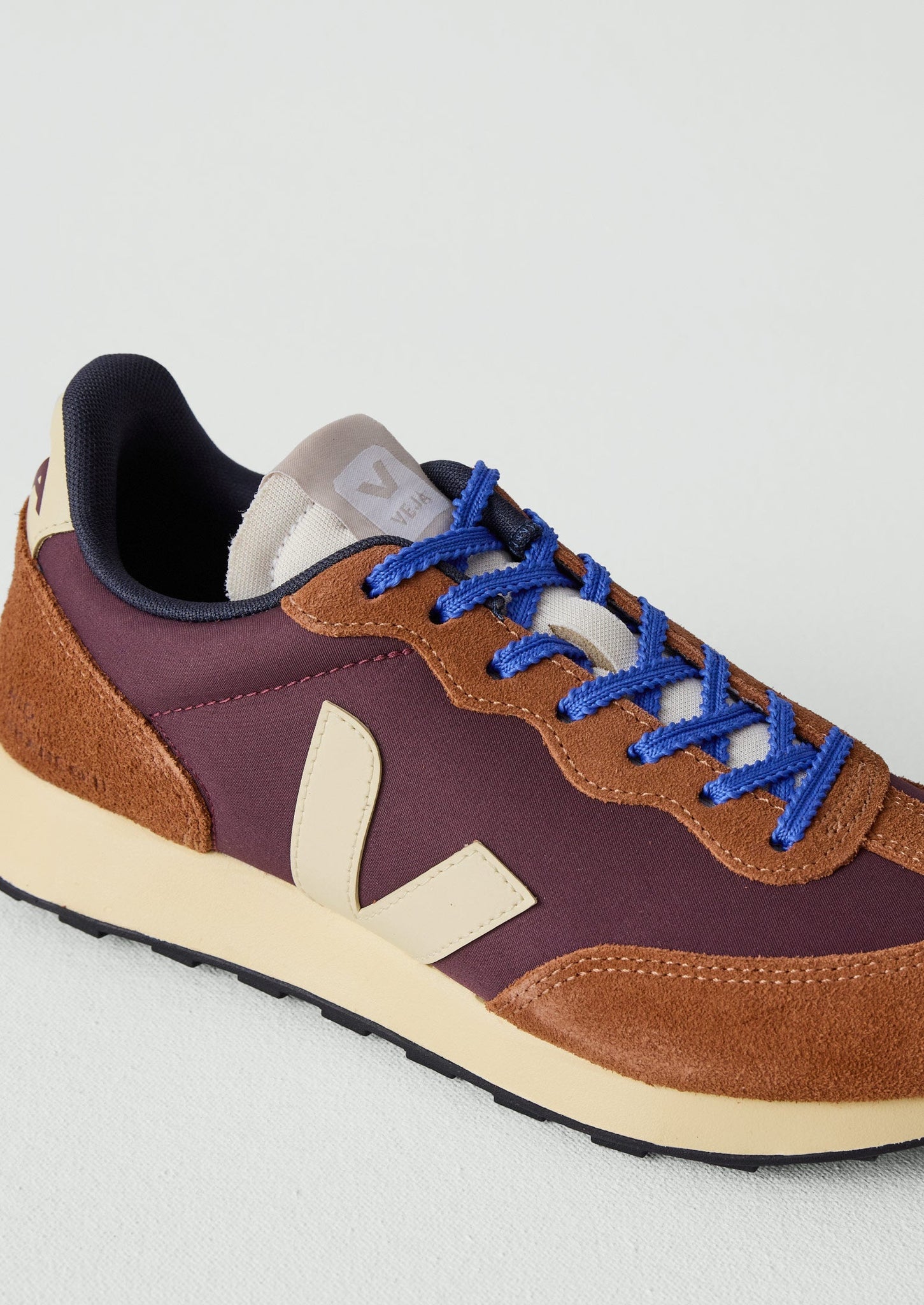 Veja Rio Branco Trainers | Chestnut Brown