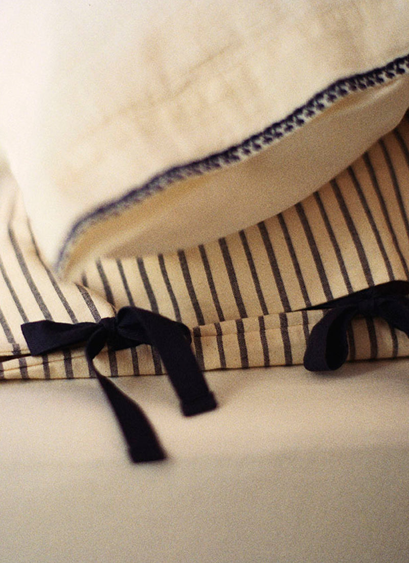 Bud Embroidered Housewife Pillowcase Set | Ivory/Delft Blue