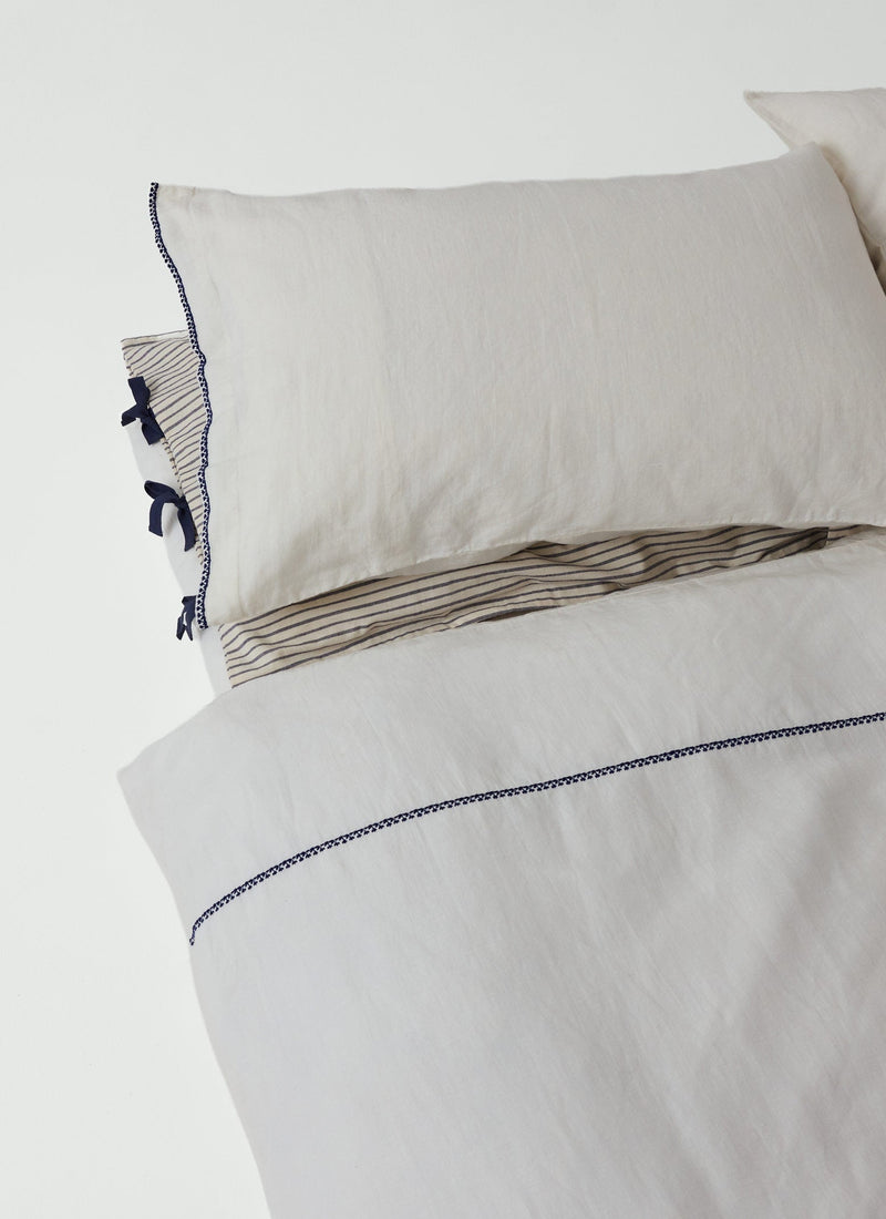 Bud Embroidered Housewife Pillowcase Set | Ivory/Delft Blue
