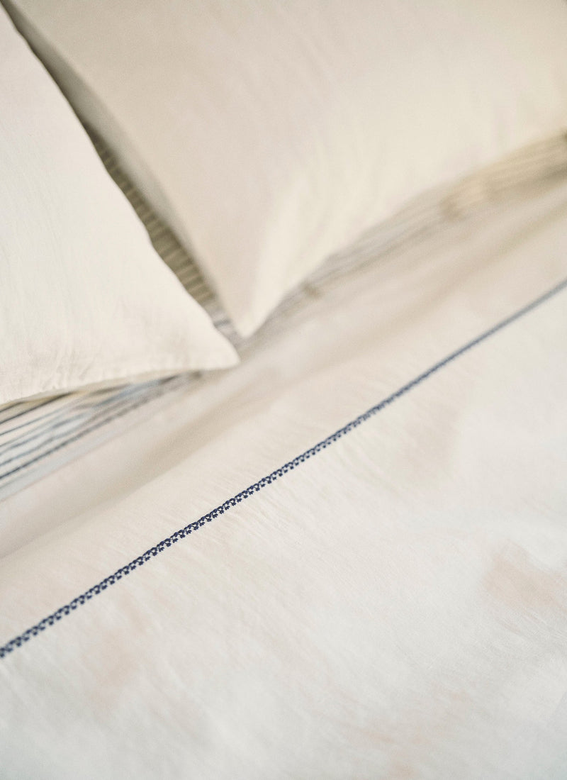 Bud Embroidered Duvet Cover | Ivory/Delft Blue