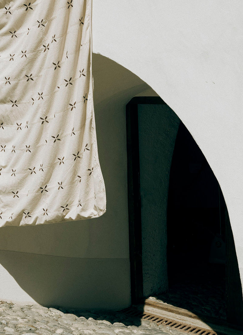Tiled Petal Cotton Linen Lightweight Bedspread | Ecru/Slate