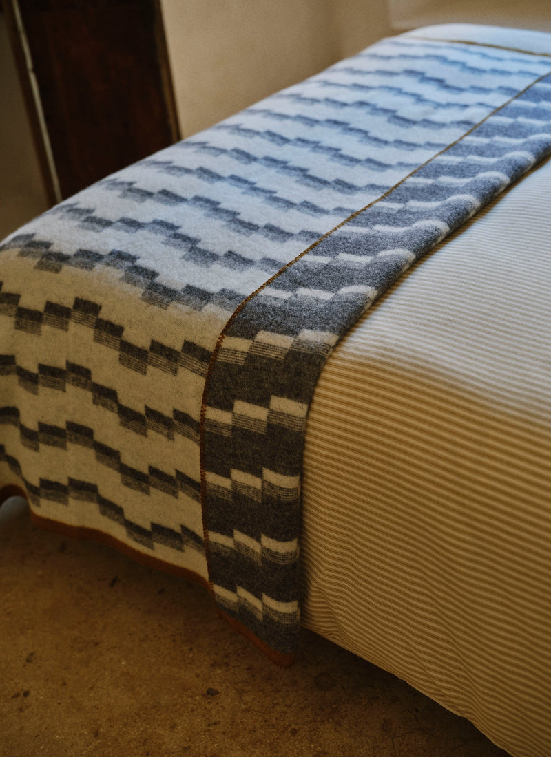 Jacquard Stepped Stripe Wool Blanket | Ecru/Charcoal