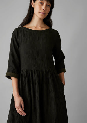 Freya Crinkle Organic Cotton Dress | Darkest Olive