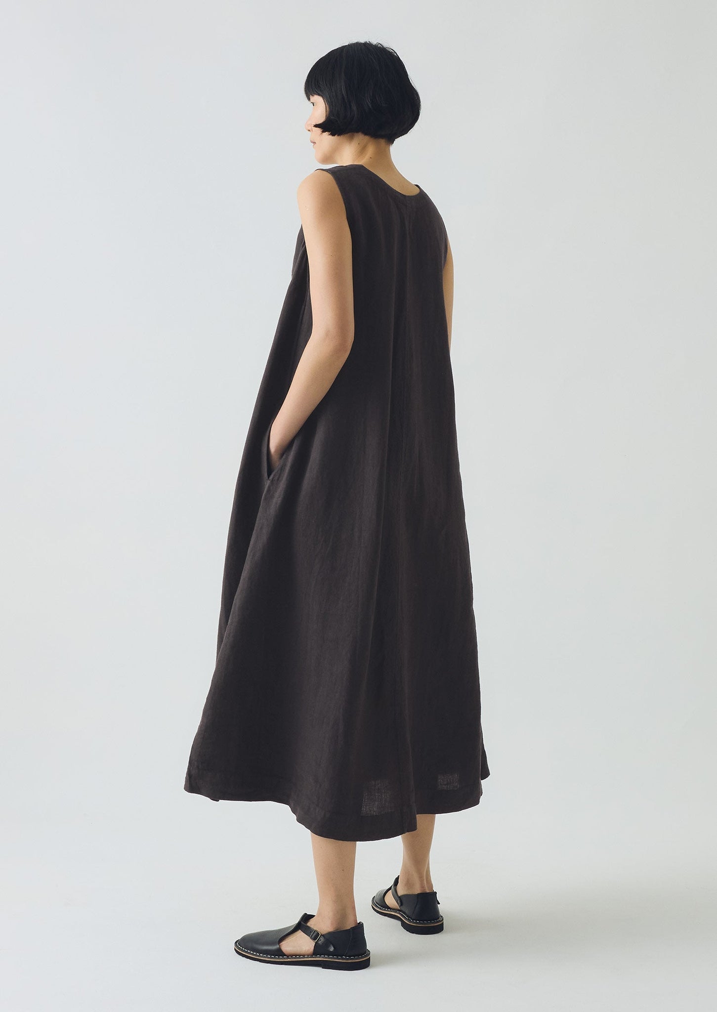 Garment Dyed Linen Sleeveless Dress | Black Pepper