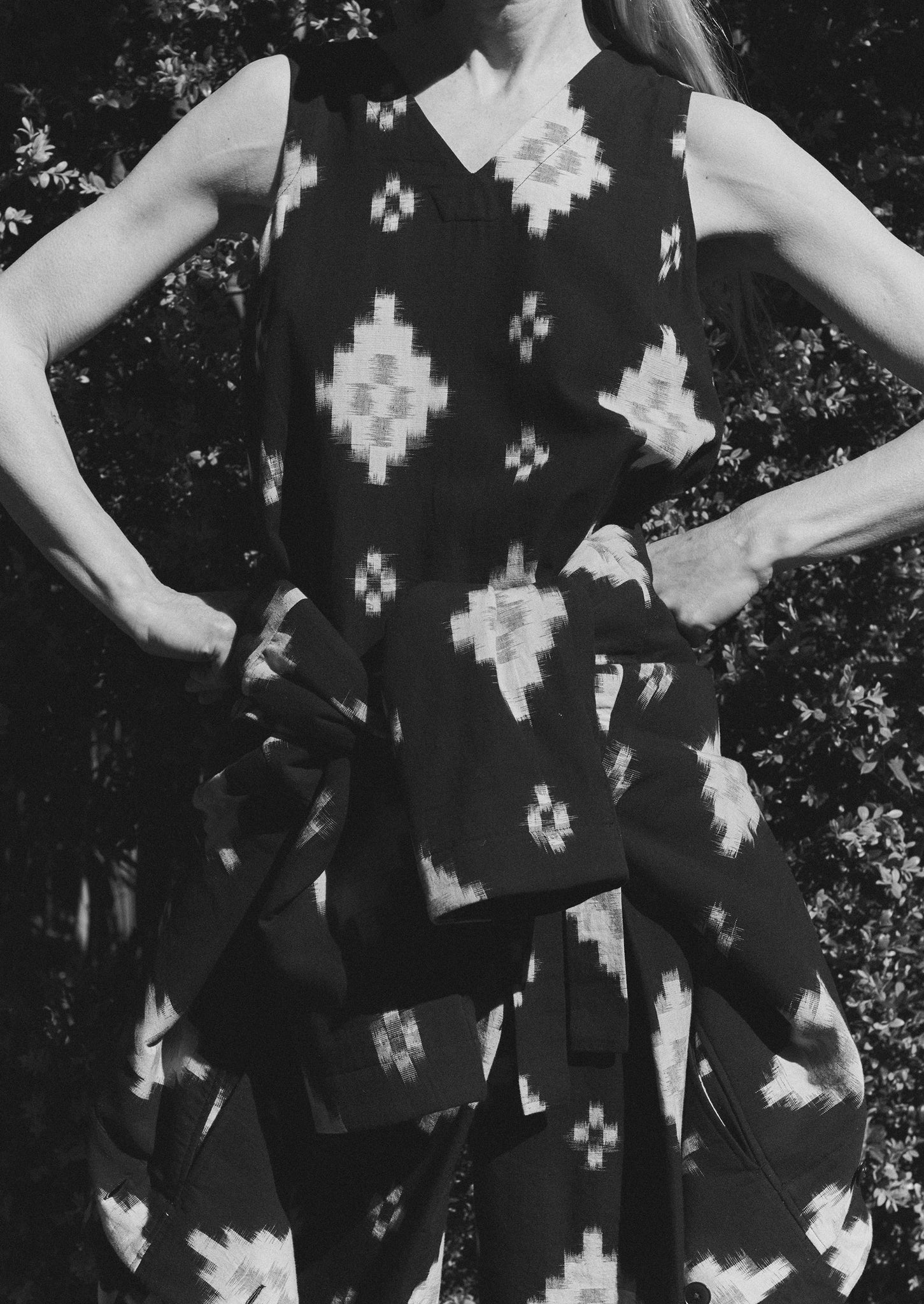 Fugue Ikat V-Neck Tank | Midnight/Sand