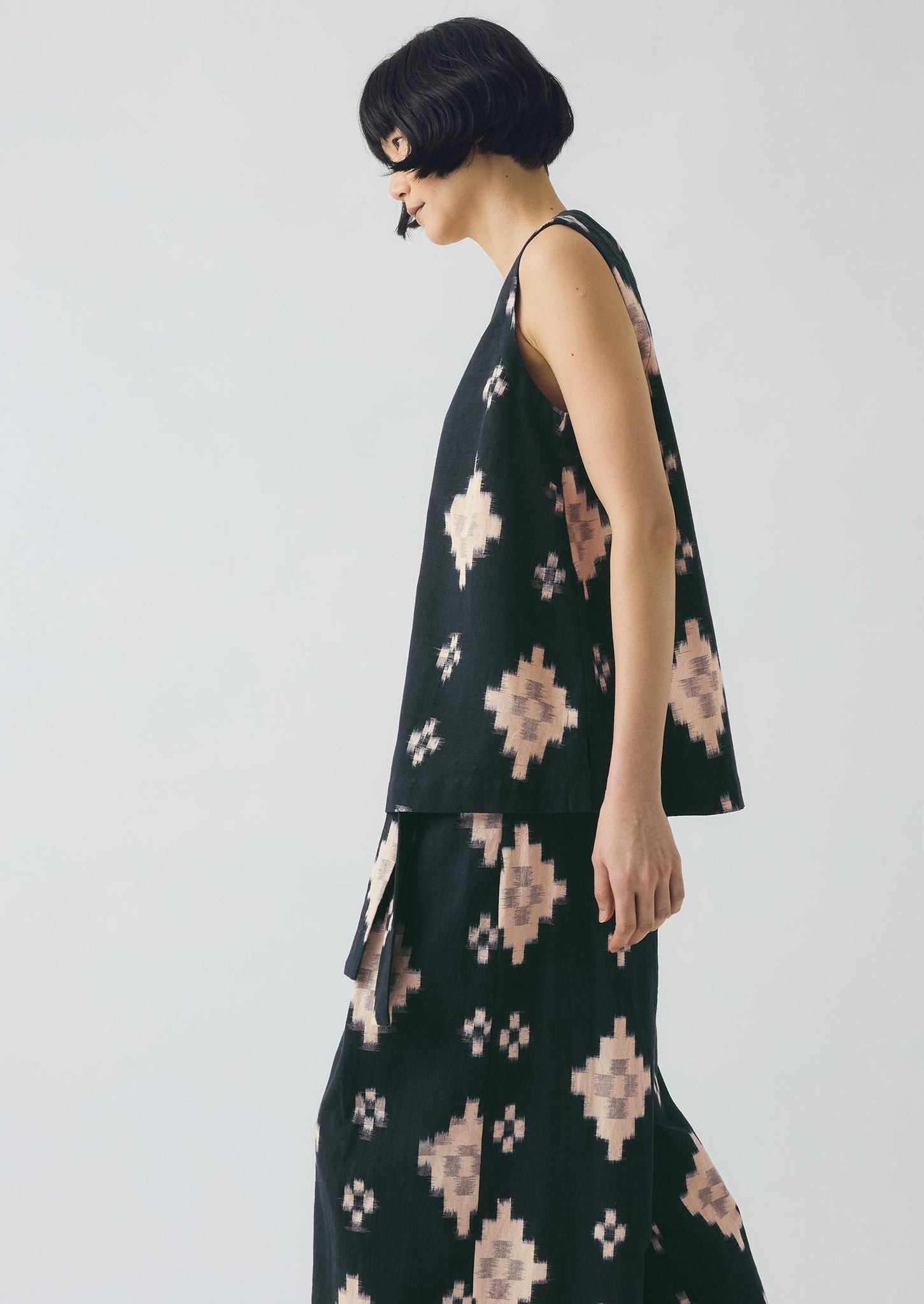 Fugue Ikat V-Neck Tank | Midnight/Sand