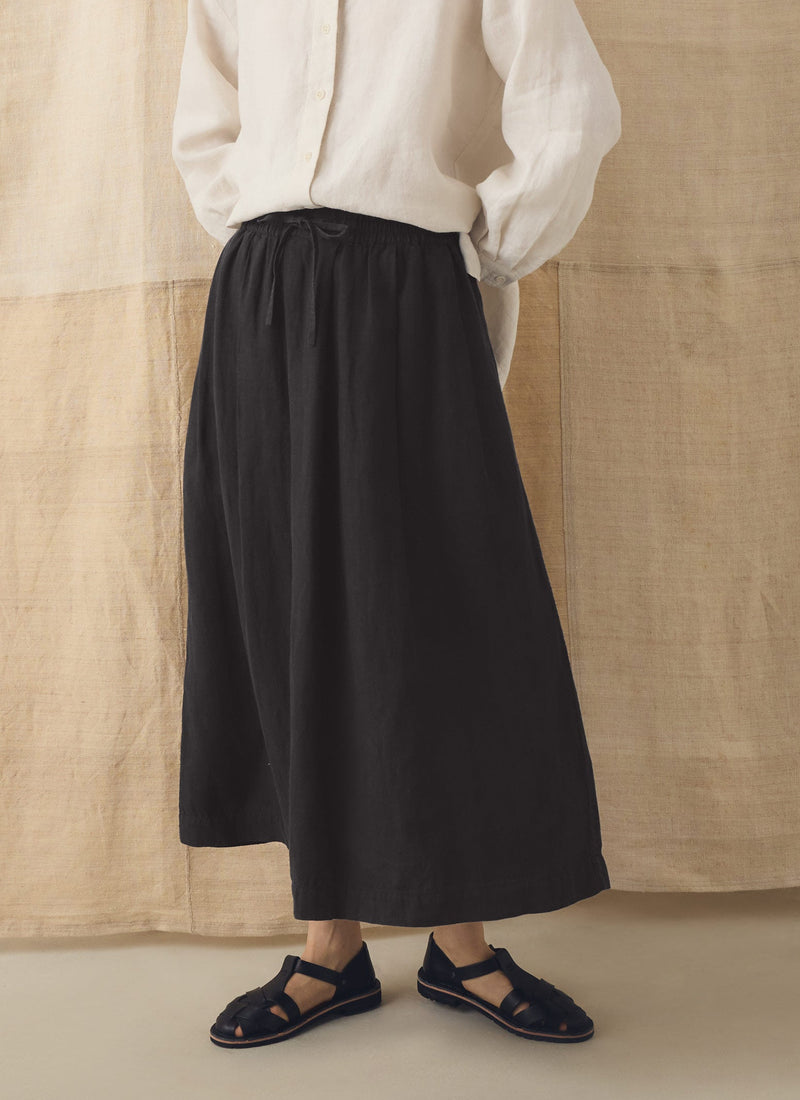 Garment Dyed Linen Skirt | Black Pepper