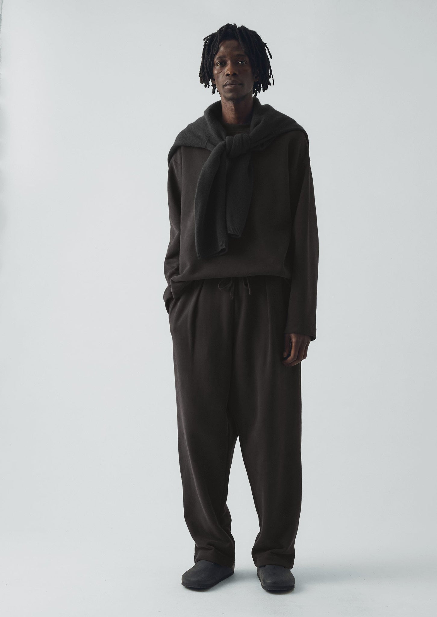 Loopback Jersey Pleated Trousers | Black Pepper