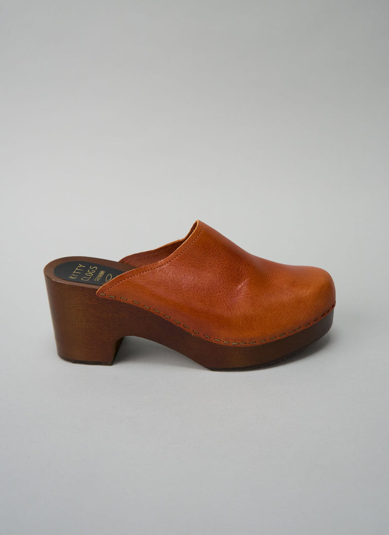 Reworn Kitty Clogs Leather Clogs Size 38 (709) | Amber
