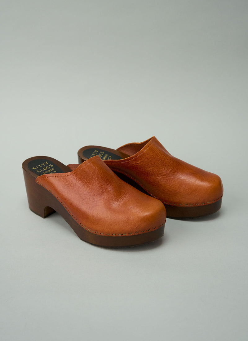 Reworn Kitty Clogs Leather Clogs Size 39 (696) | Amber