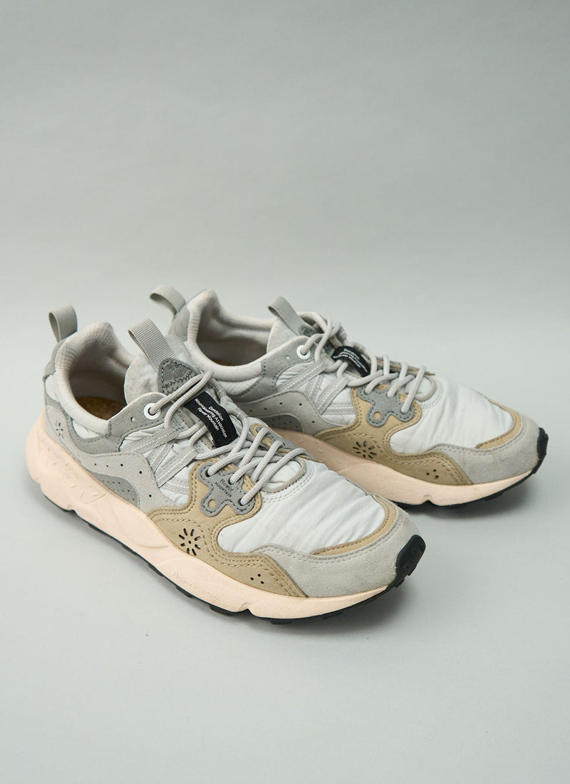 Reworn Flower Mountain Trainers Size 41 (702) | Light Grey