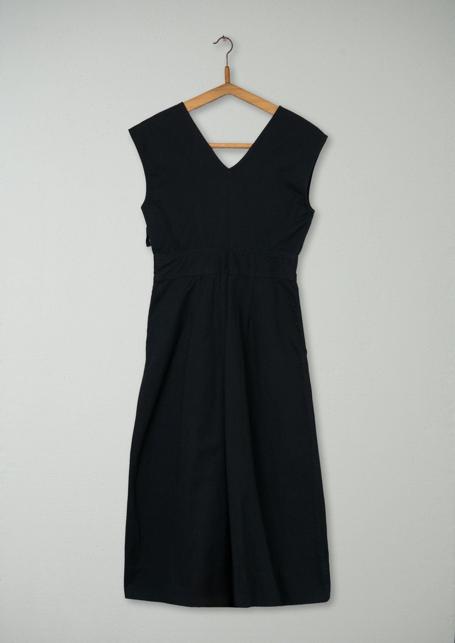 Reworn Brushed Sateen V Neck Dress Size 6 (943) | Soft Black