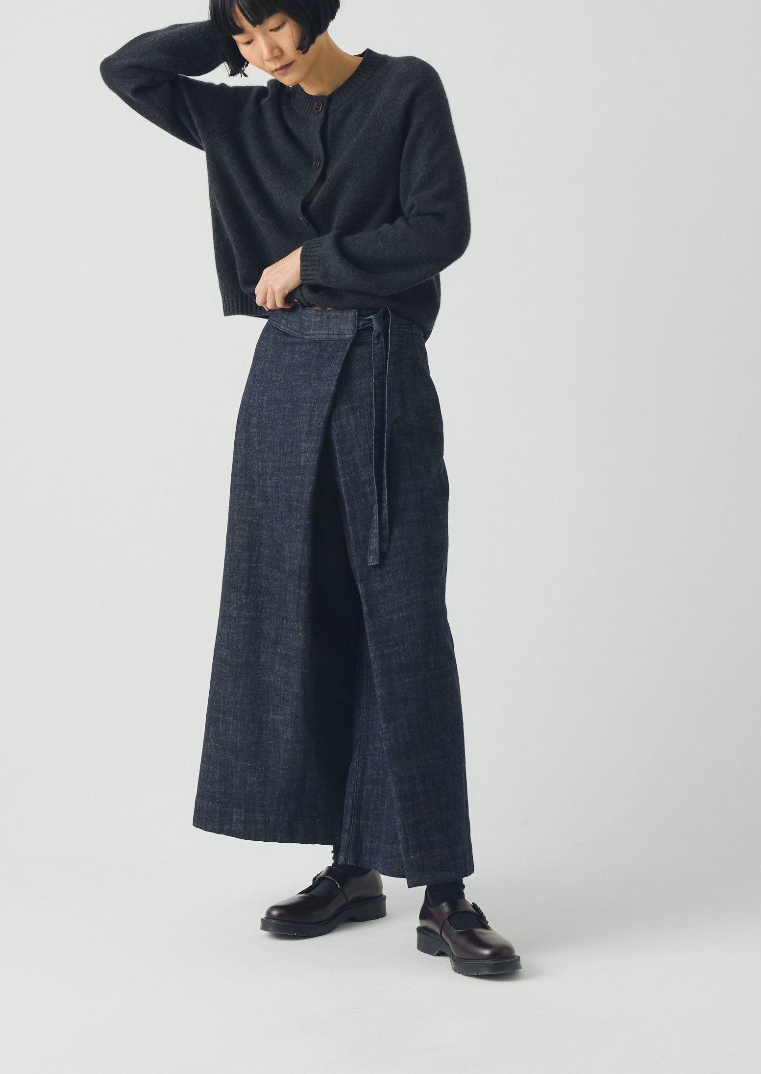 シェリエleather like wrap culottes Pleated Wrap Denim Culottes | Indigo | TOAST